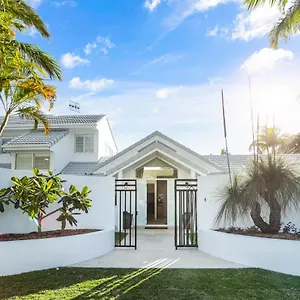 Island Living In The Heart Of , Noosa Heads Australia